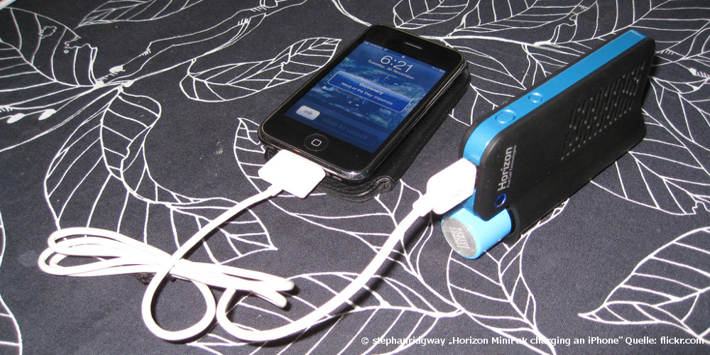 © stephanridgway „Horizon MiniPak charging an iPhone