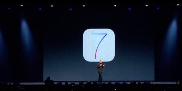 Tim Cook präsentiert iOS 7 auf der WWDC 2013